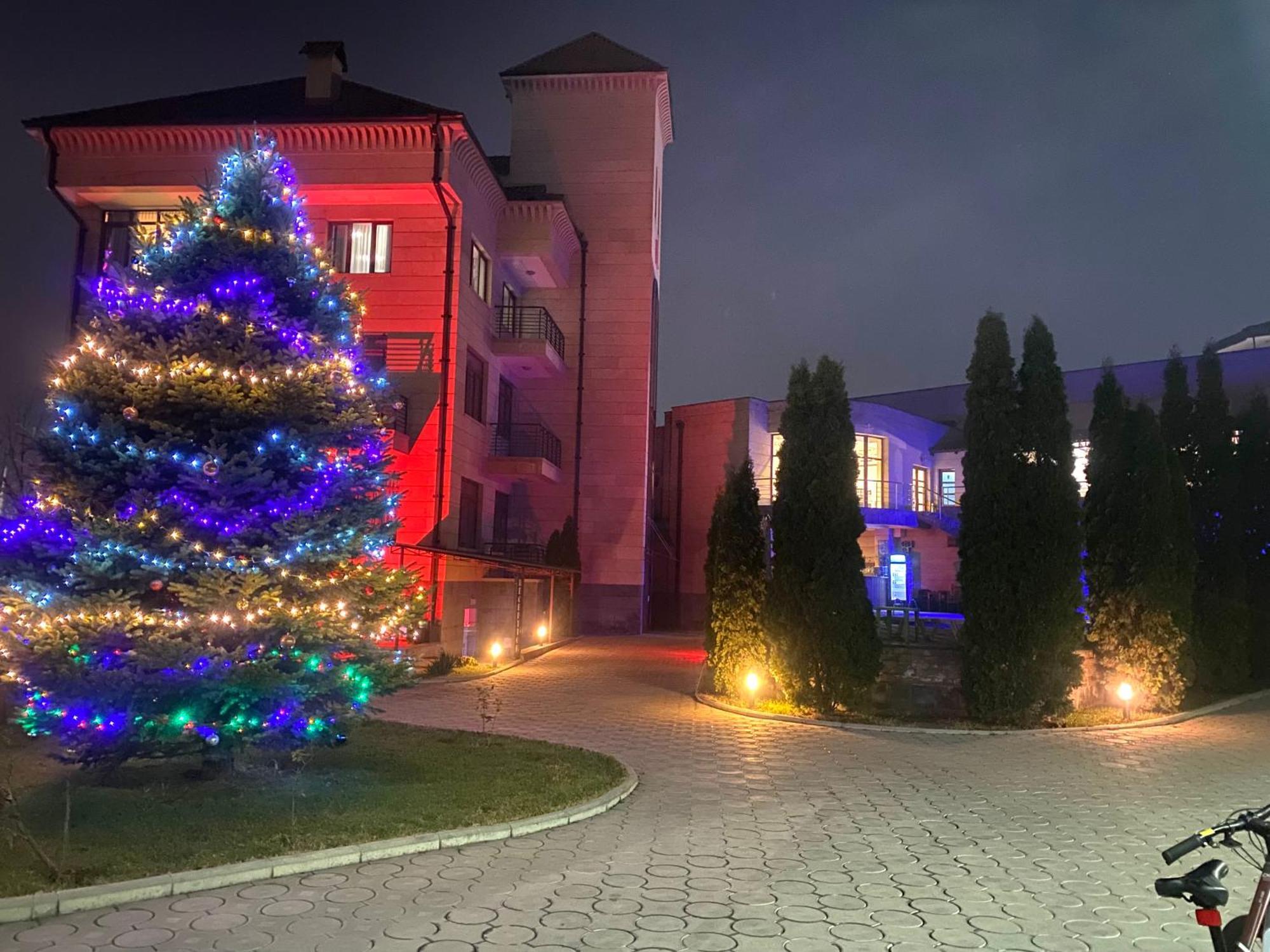 Grand Hills Hotel Yerevan Exterior photo